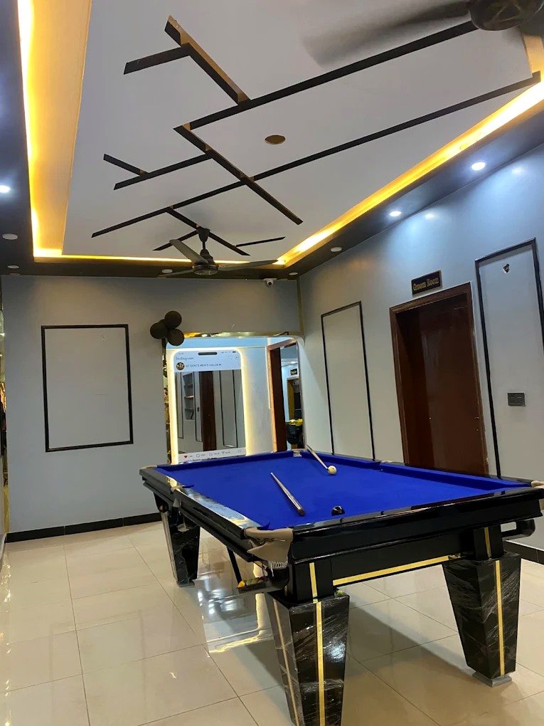Pool table in NZ Gents lounge